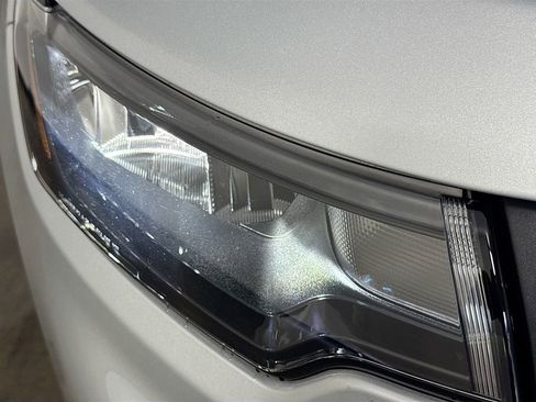 Used 2025 Jeep Compass Latitude image 36