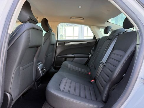 Used 2019 Ford Fusion SE FWD image 14