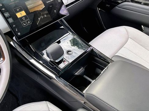 Used 2025 Land Rover Range Rover Sport Dynamic SE image 14