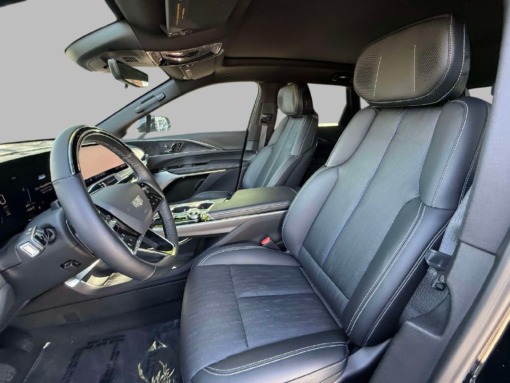Used 2025 Cadillac Lyriq Luxury w/ LPO, Floor Liner Package AWD/4WD image 2