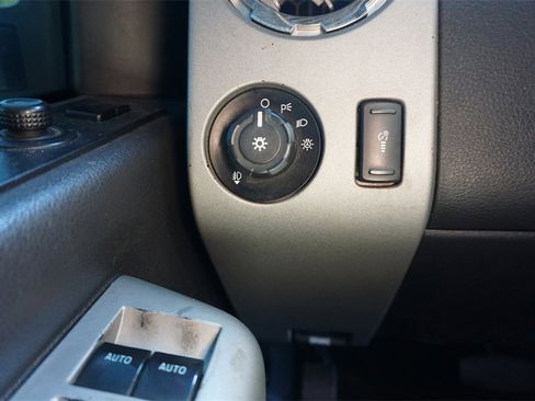 Used 2015 Ford F250 Lariat w/ Lariat Interior Package image 4