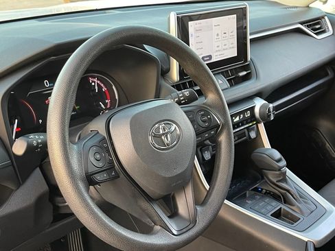 Used 2025 Toyota RAV4 XLE AWD/4WD image 8