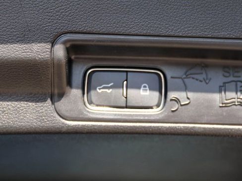 Used 2022 Ford Explorer Platinum w/ Technology Package image 10