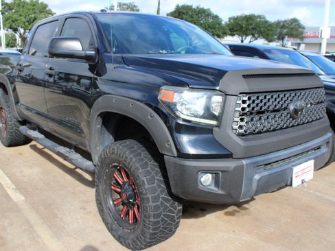 Used 2019 Toyota Tundra SR5 w/ SR5 Upgrade Package AWD/4WD image 2