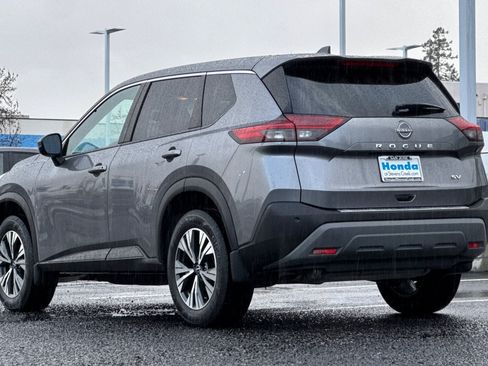 Used 2023 Nissan Rogue SV image 3