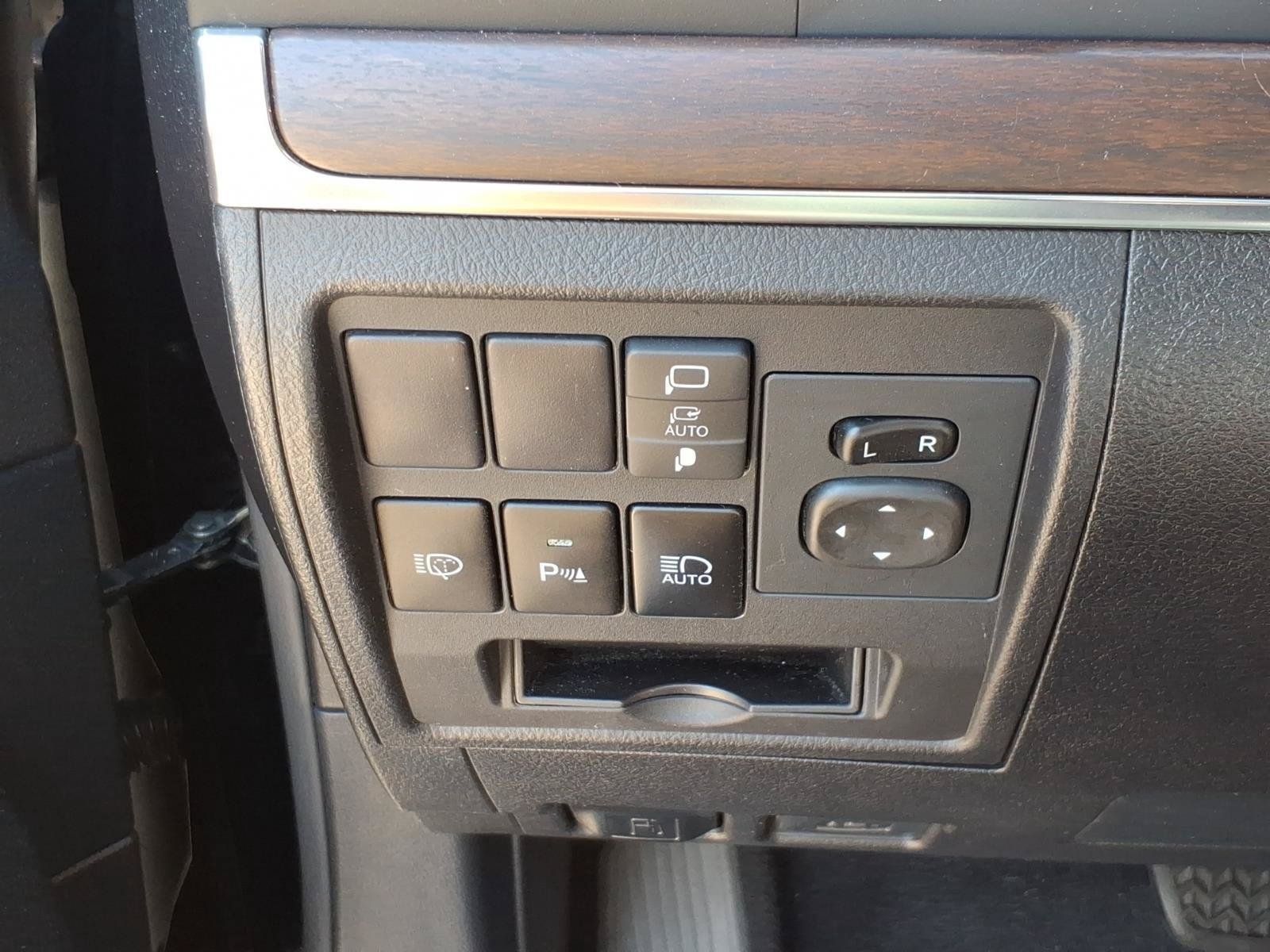 Used 2019 Toyota Land Cruiser w/ Carpet Mat Package AWD/4WD image 17