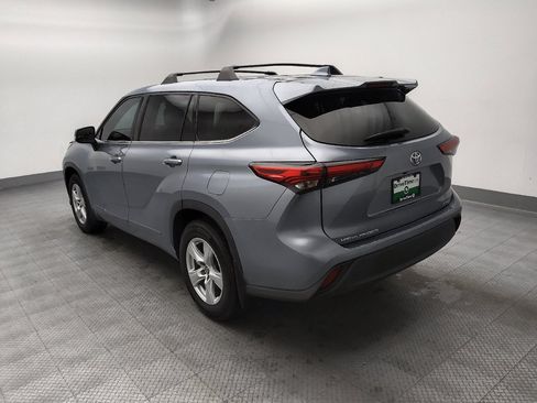 Used 2021 Toyota Highlander LE AWD/4WD image 5