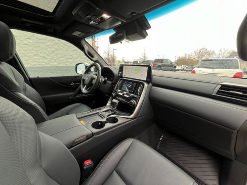 Used 2025 Lexus LX 600 4WD w/ Luxury Package image 43
