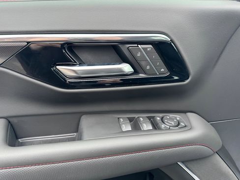 New 2026 Chevrolet Suburban RST image 18