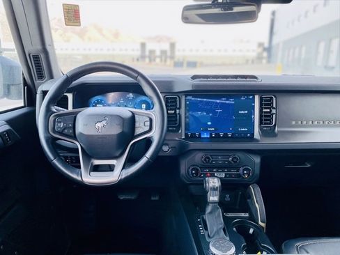 Used 2025 Ford Bronco Badlands image 13