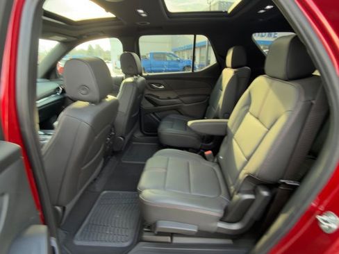 Used 2023 Chevrolet Traverse RS image 18