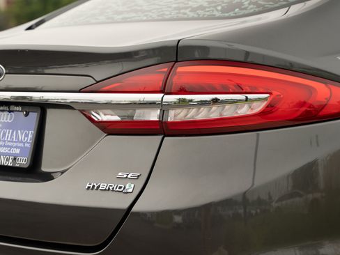 Used 2017 Ford Fusion SE w/ Equipment Group 602A FWD image 26