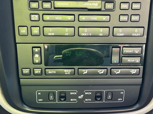 Used 2000 Lincoln Continental FWD image 25