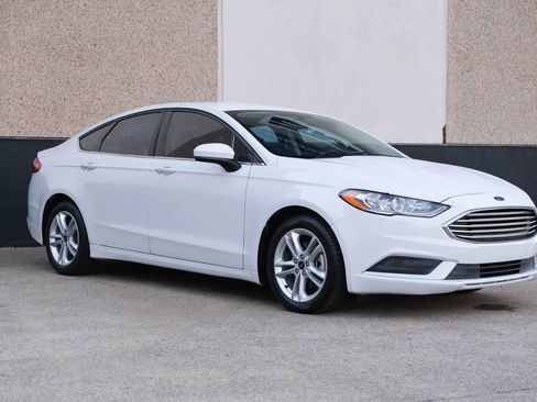 Used 2018 Ford Fusion SE image 3