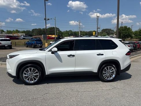 Used 2025 Toyota Grand Highlander AWD image 5