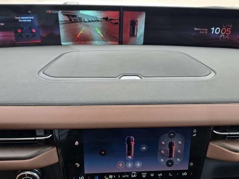 Used 2025 Lincoln Navigator Reserve AWD/4WD image 18