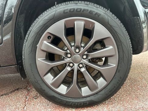 Used 2019 Jeep Cherokee High Altitude image 28