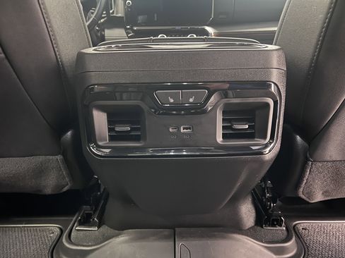 Used 2025 GMC Sierra 2500 AT4 image 23