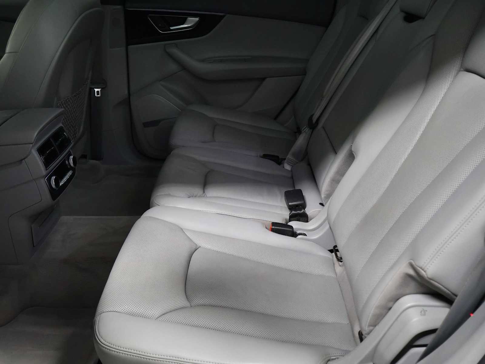 Used 2017 Audi Q7 3.0T Premium Plus w/ Premium Plus Package AWD/4WD image 34