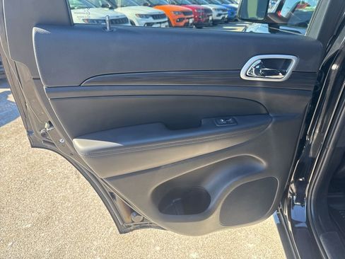 Certified 2022 Jeep Grand Cherokee Laredo X image 24