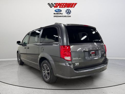 Used 2017 Dodge Grand Caravan SXT FWD image 8