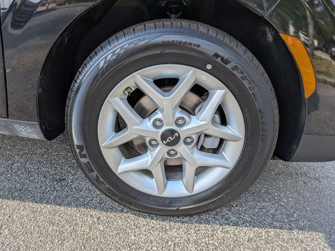 Certified 2025 Kia Soul LX w/ LX Technology Package FWD image 11