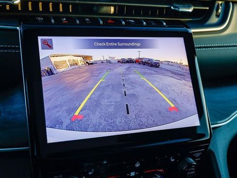 New 2025 Jeep Grand Cherokee Limited w/ Black Appearance Package image 25