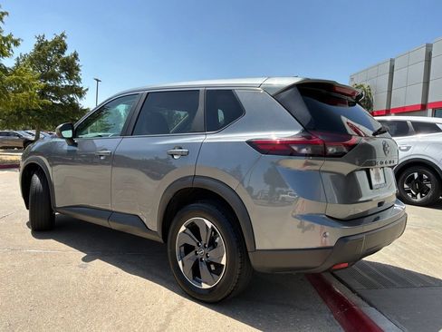 Used 2025 Nissan Rogue SV FWD image 8