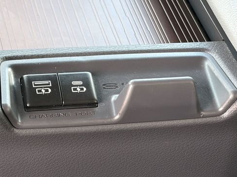 Used 2024 Toyota Sienna XLE FWD image 13