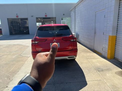 Used 2024 Mitsubishi Outlander SE image 8