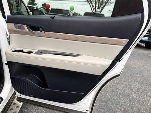 Used 2021 Hyundai Palisade Limited image 16