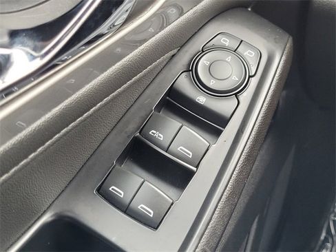 Used 2023 Chevrolet Traverse LT image 24