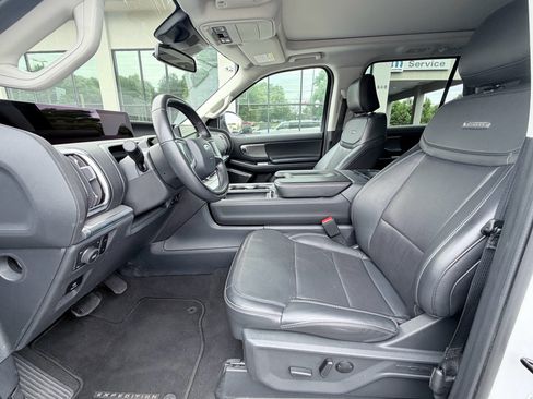 Used 2025 Ford Expedition Platinum AWD/4WD image 21