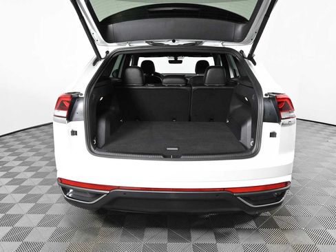 Certified 2023 Volkswagen Atlas Cross Sport SE w/ Panoramic Sunroof Package FWD image 9
