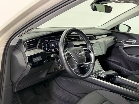 Used 2022 Audi e-tron Premium w/ Convenience Plus Package image 4