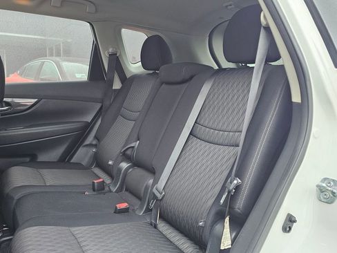 Used 2017 Nissan Rogue SV image 14