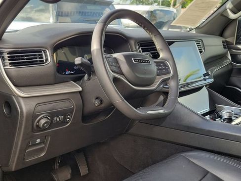Used 2022 Jeep Wagoneer Series II AWD/4WD image 12