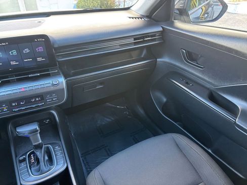 Used 2025 Hyundai Kona SEL image 31