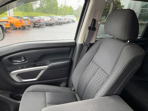 Used 2017 Nissan Titan 4x4 Crew Cab image 10