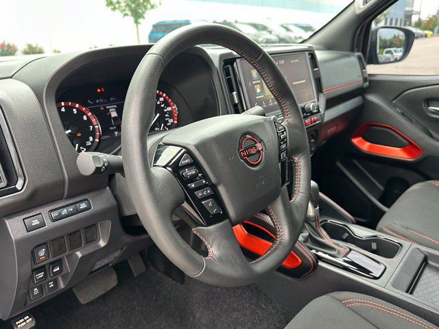Used 2025 Nissan Frontier PRO-4X AWD/4WD image 36