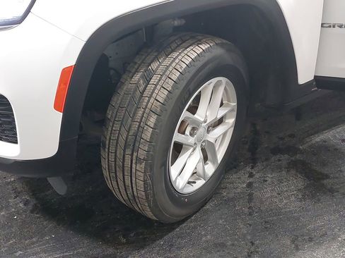 Used 2023 Jeep Grand Cherokee Laredo image 31