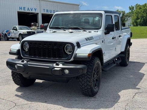 Used 2024 Jeep Gladiator Sport AWD/4WD image 8