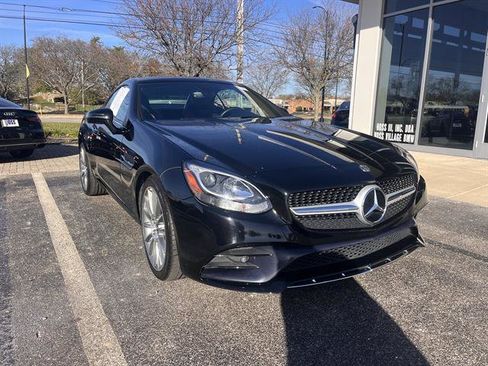 Used 2020 Mercedes-Benz SLC 300 image 1