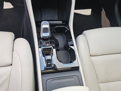 Used 2023 Volvo XC40 B4 Ultimate FWD image 14