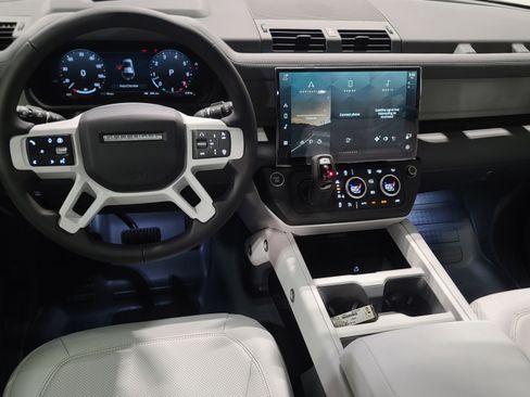 New 2026 Land Rover Defender 110 X-Dynamic SE image 5