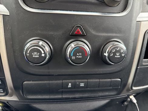 Used 2016 RAM 1500 Classic SLT AWD/4WD image 28