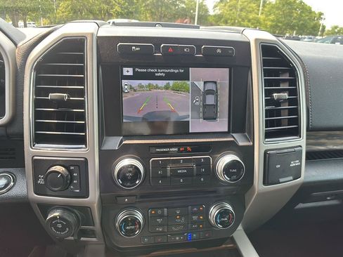 Used 2018 Ford F150 Lariat w/ Equipment Group 502A Luxury AWD/4WD image 32