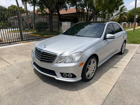 Used 2010 Mercedes-Benz E 550 Sedan w/ Premium 1 Pkg image 3