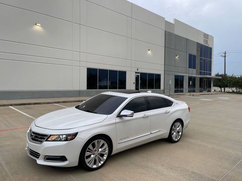 Used 2016 Chevrolet Impala LTZ w/ Enhanced Convenience Package FWD image 21