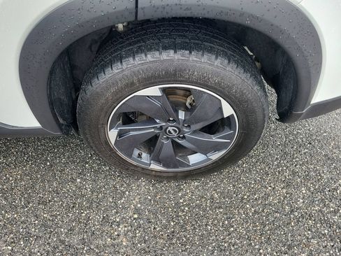 Used 2024 Nissan Rogue SV AWD/4WD image 8